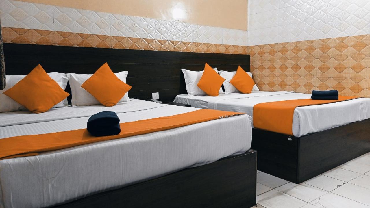 Hotel Om Palace - Couple Friendly & Local Id Accepted Džajpur Exteriér fotografie